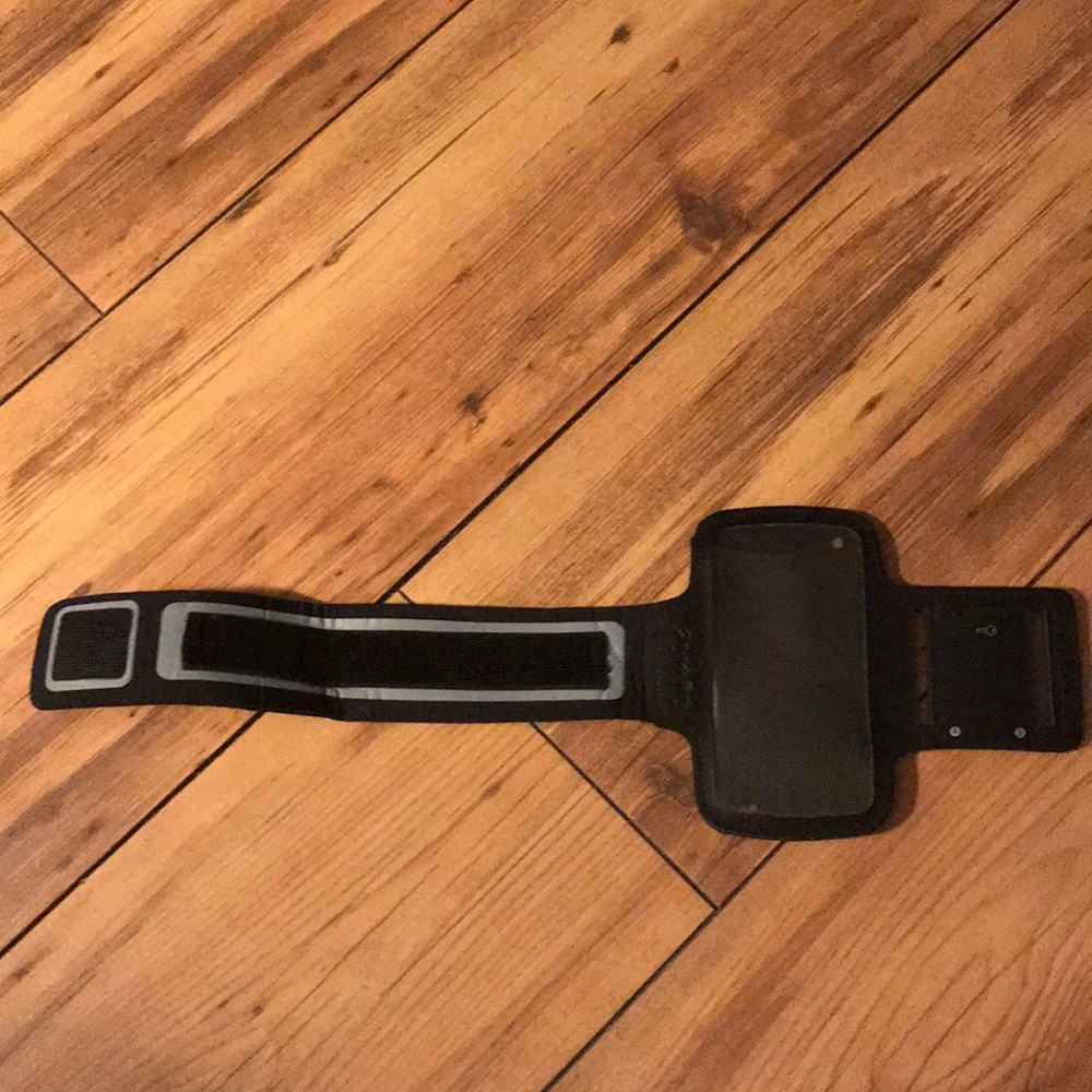 Iphone 5s armband case